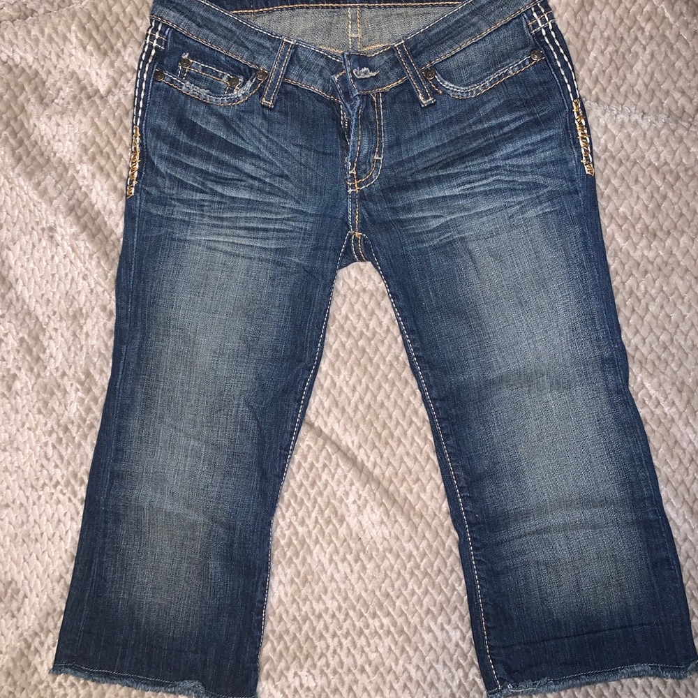 Buckle crop jeans